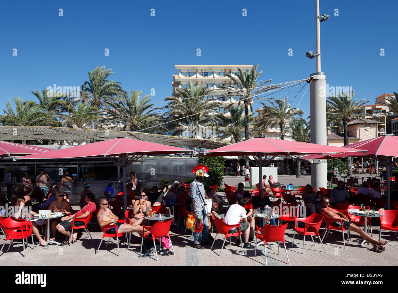 El Arenal, Spanien, Badegäste auf der Ballermann 6 Playa de Palma Stockfoto