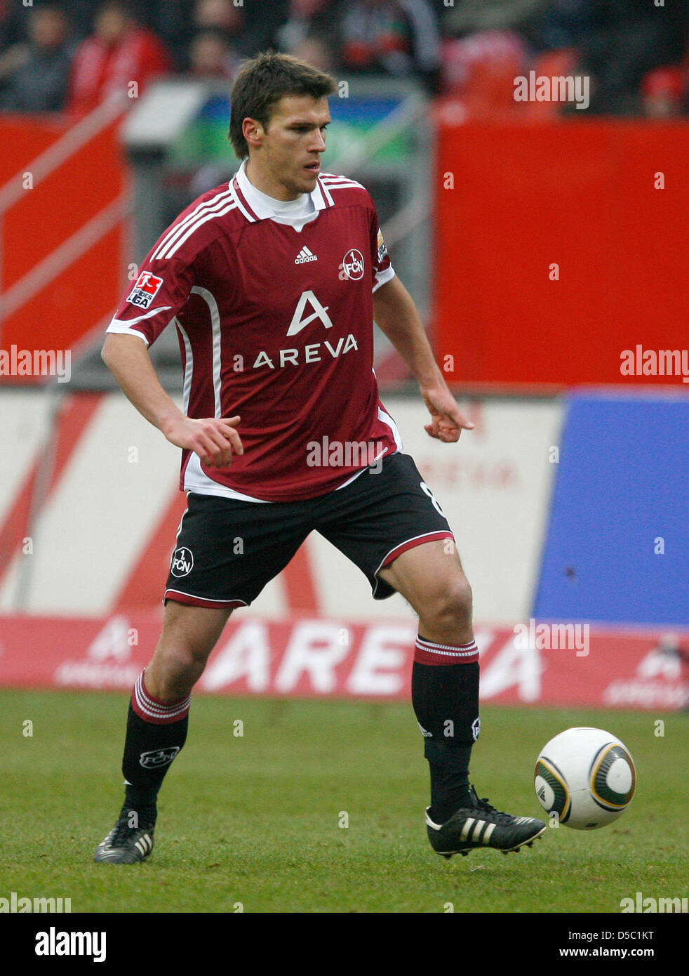 Nürnbergs Christian Eigler führt den Ball während der Bundesliga Spieltag 19 Krawatte FC Nürnberg Vs Eintracht Frankfurt im EasyCredit-Stadion in Nürnberg, 23. Januar 2010. Das Spiel endete 1: 1. Foto: Daniel Karmann Stockfoto