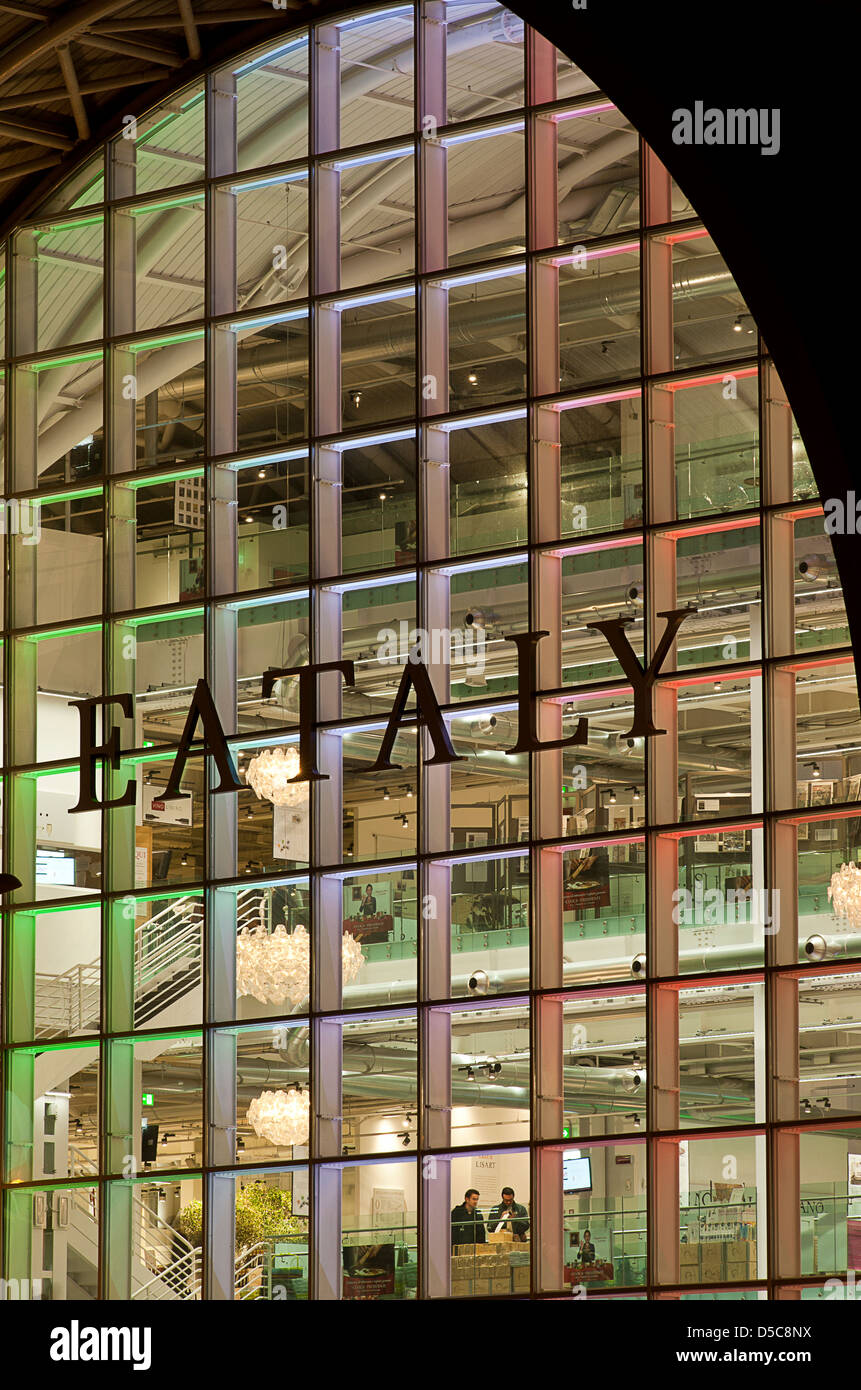 Außenansicht des Eataly Rom. Das ehemalige Terminal Ostiense. Rom, Italien Stockfoto