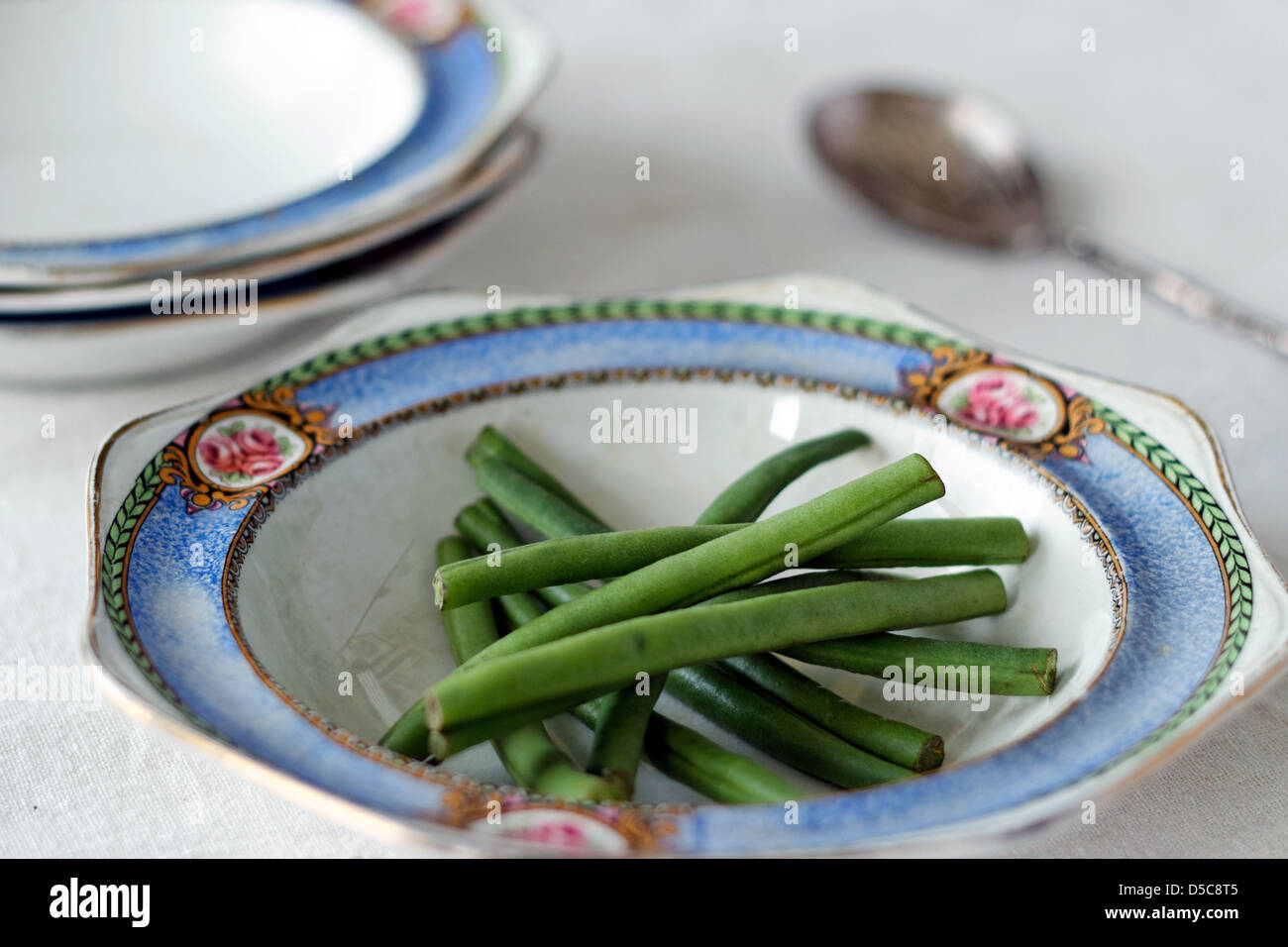 Grüne Bohnen in eine Schüssel Stockfoto