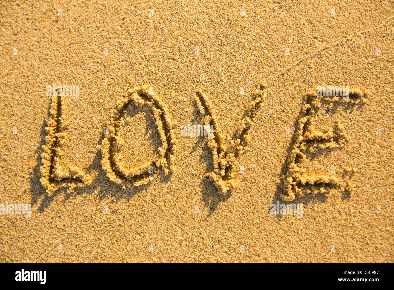 Das Wort Liebe auf sand Stockfoto