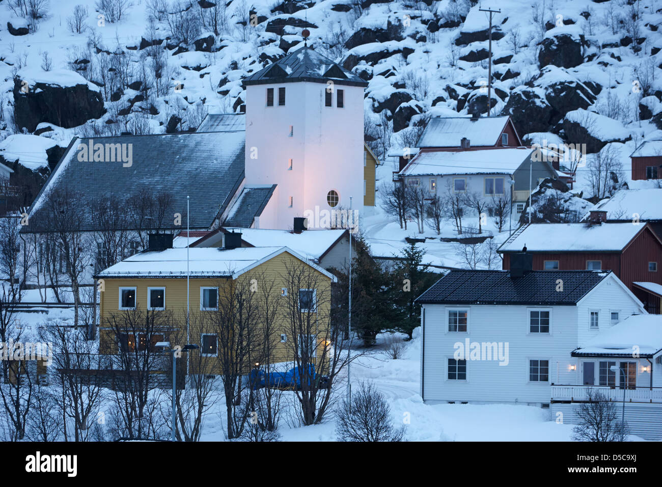 Oksfjord Kirche und Dorf im Winter Norwegen Europa Stockfoto