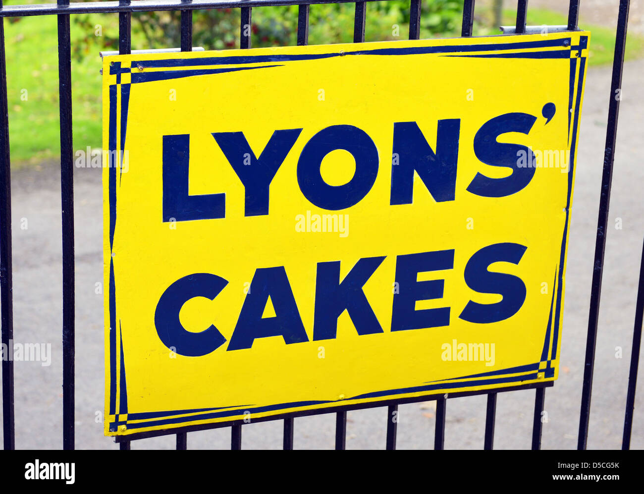 Lyons Kuchen Zeichen Stockfoto