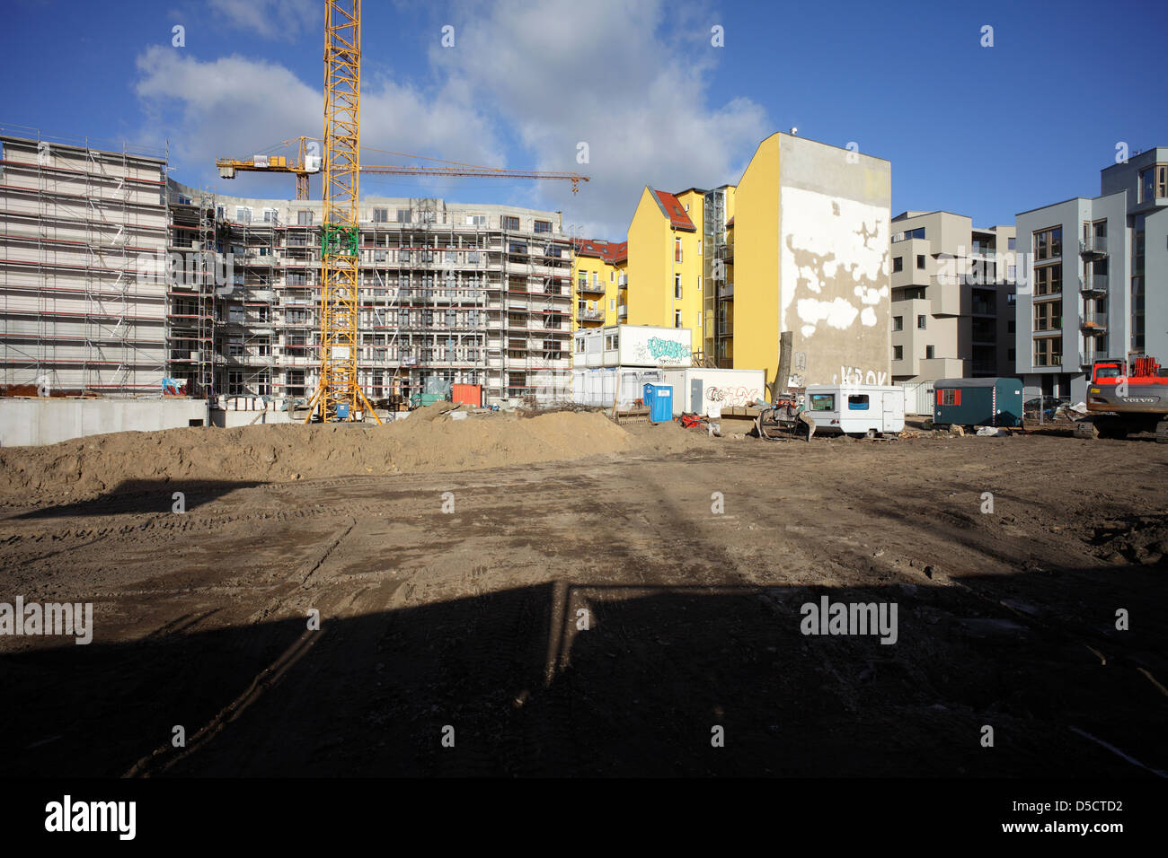 Berlin, Deutschland, Baugrundstück, renovierte Altbauten und Neubauten Stockfoto