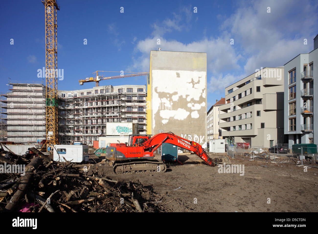 Berlin, Deutschland, Baugrundstück, renovierte Altbauten und Neubauten Stockfoto