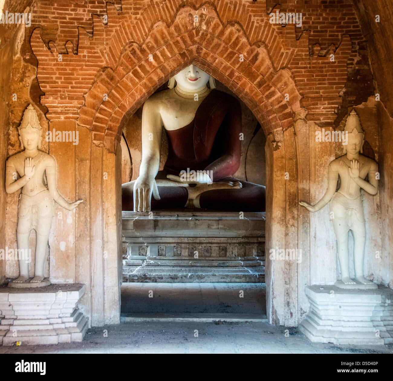 Buddha-Statue in einem Tempel in Bagan Stockfoto