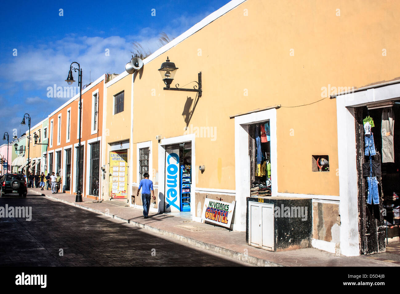 bunte Wand auf der Straße der Stadt Valladolid in Yucatan, Mexiko Stockfoto