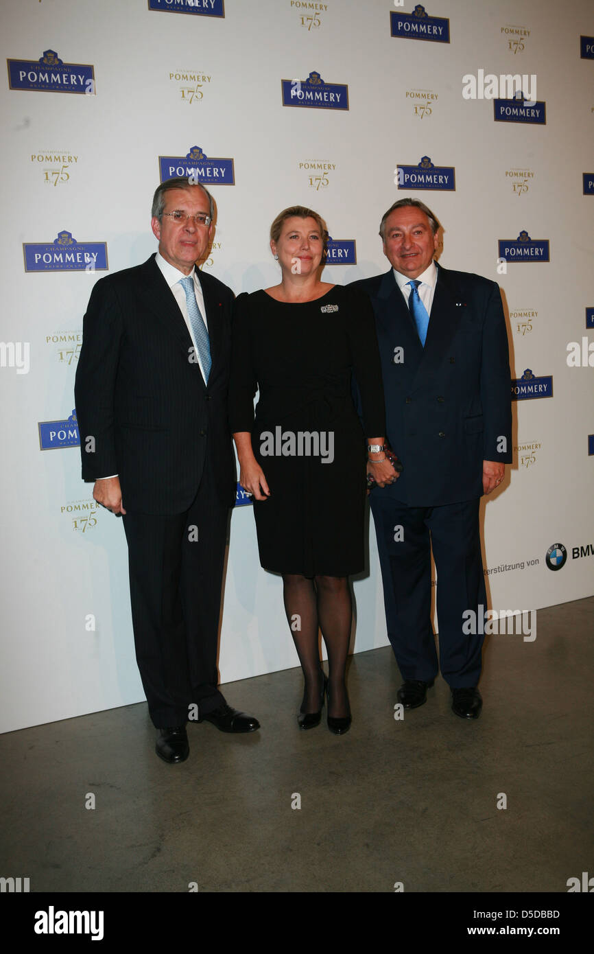 Maurice Gourdault-Montagne und Nathalie Vranken und Paul Vranken bei einem Abendessen in der Feier zum Jahrestag der Pommery Stockfoto