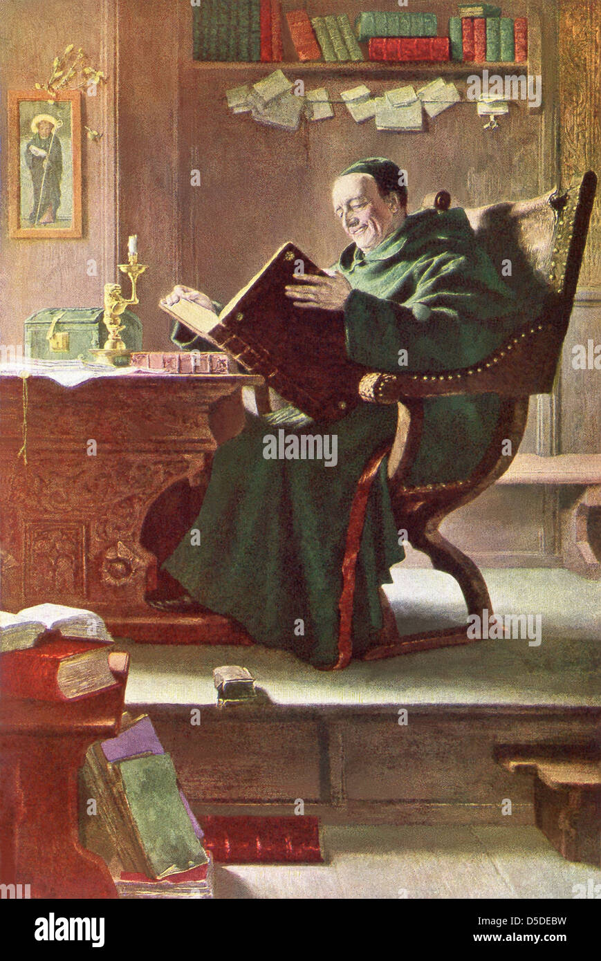 Ein christlicher Mönch zeigt eine alte Buch in dieser Abbildung, die bis 1917 stammt. Stockfoto