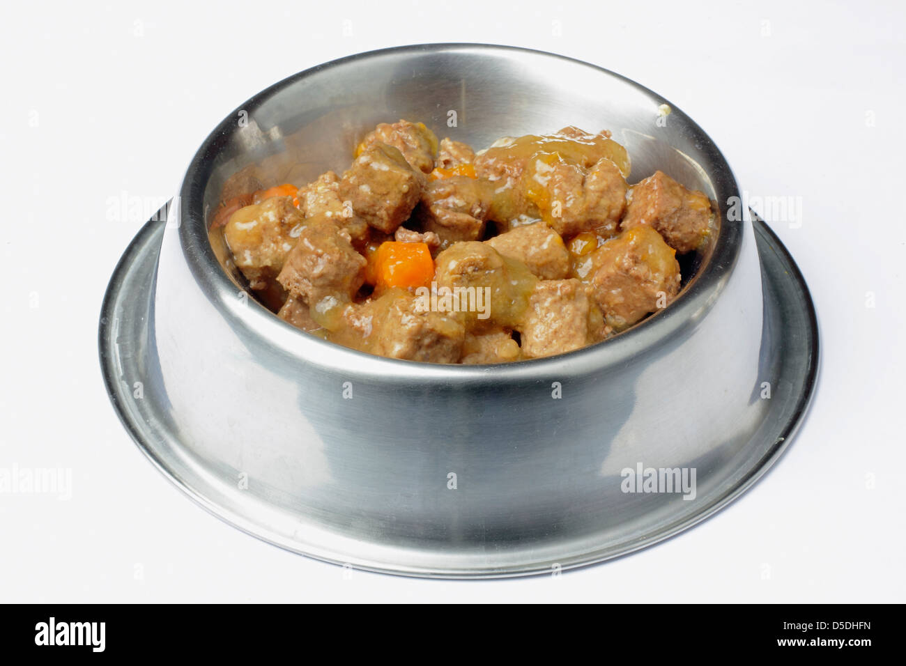 Dose mit Katzenfutter auf dem weißen Hintergrund Stockfoto