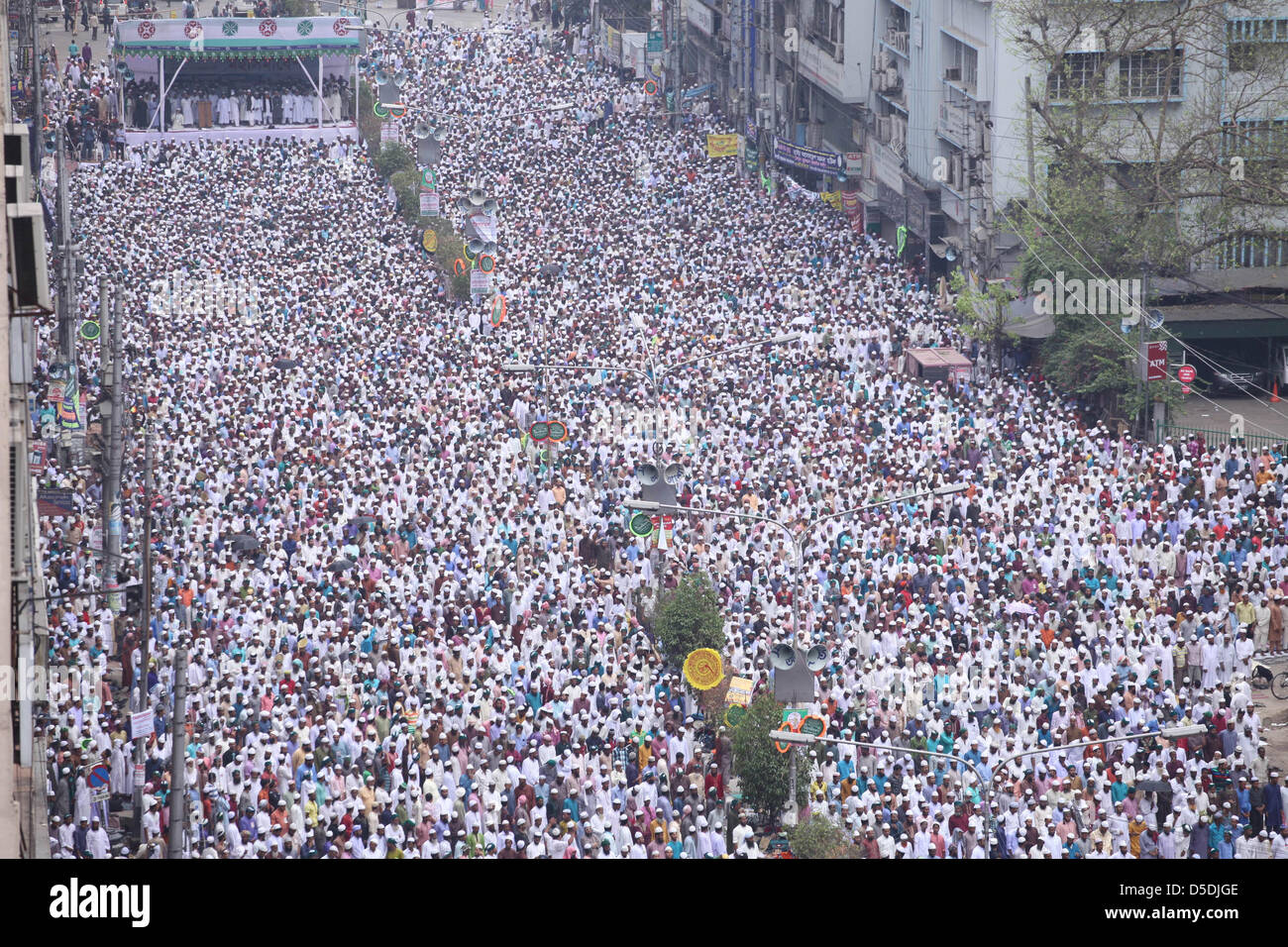 Dhaka am 29. März 2013. Islami Andolan Bangladesch (IAB) organisiert eine Kundgebung in Dhaka zu Hause ihrer Forderung nach Erlass von Blasphemie-Gesetze und die Wiederherstellung von einer Übergangsregierung, die anstehenden Parlamentswahlen durchzuführen drücken Stockfoto