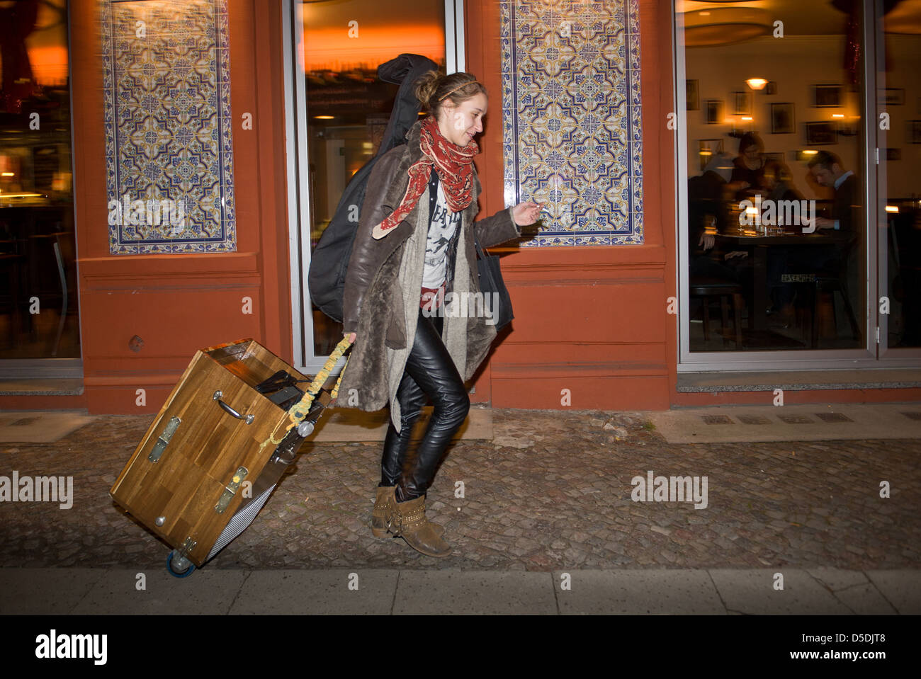 Berlin, Deutschland, Elen Wendt, Straßenmusiker und Teilnehmer in The Voice of Germany Stockfoto