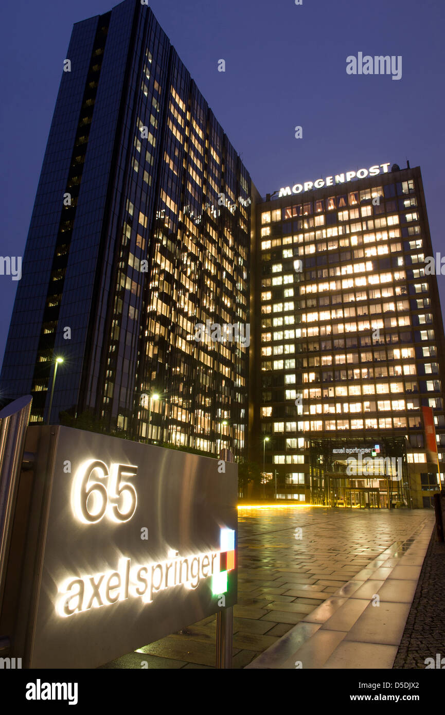 Berlin, Deutschland, den Axel Springer Verlag am Abend Stockfoto