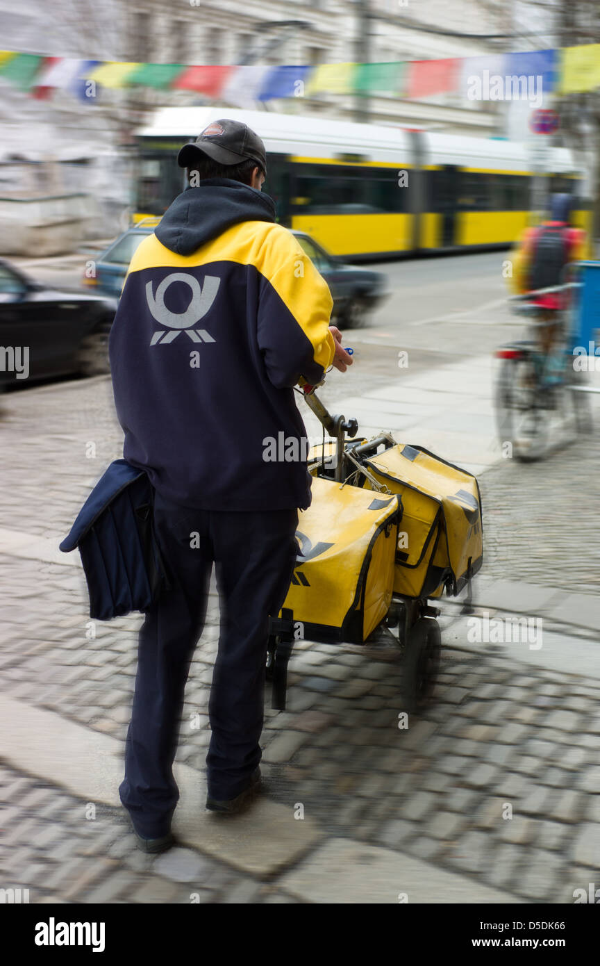 Postwagen schieben Fotos und Bildmaterial in hoher Auflösung Alamy