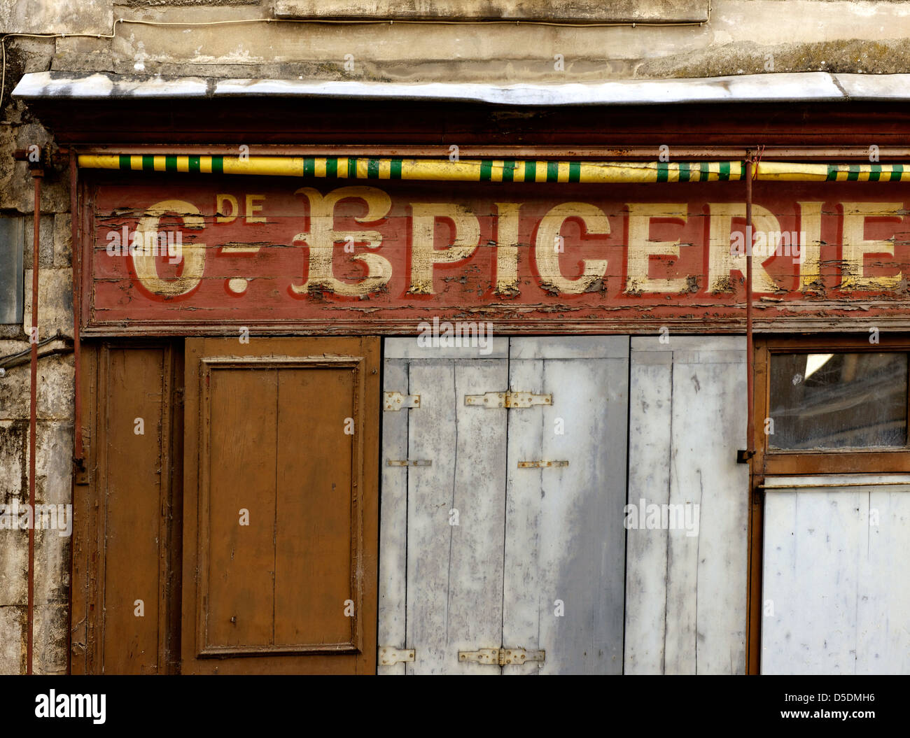 Detail von einem verlassenen Ladenfront Argenton-Sur-Creuse, Frankreich Stockfoto