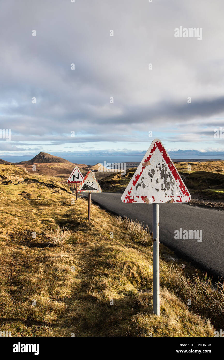 Verkehrszeichen auf Quirang Pass, Skye Stockfoto
