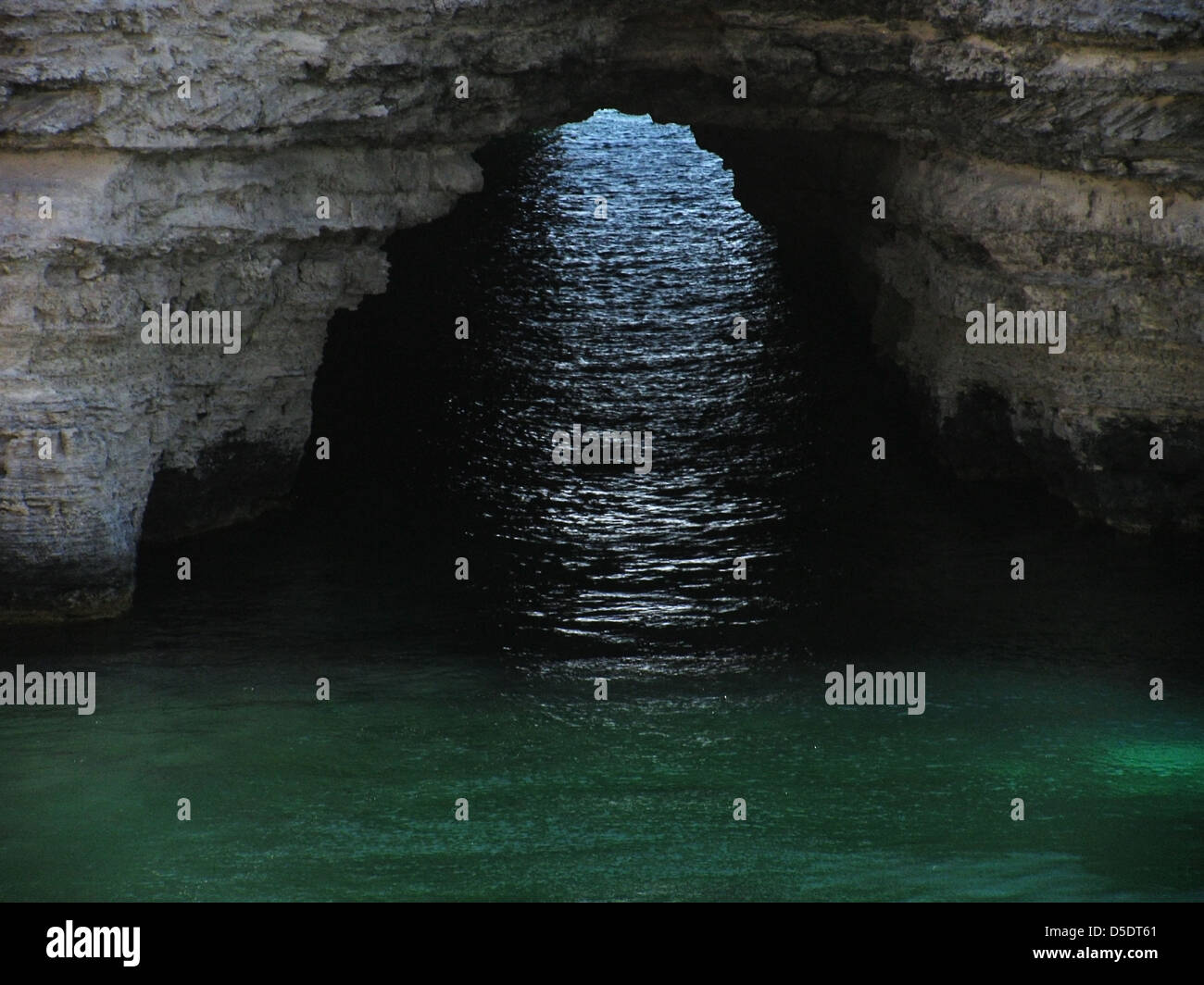 Grotte an der Küste des Schwarzen Meeres Stockfoto