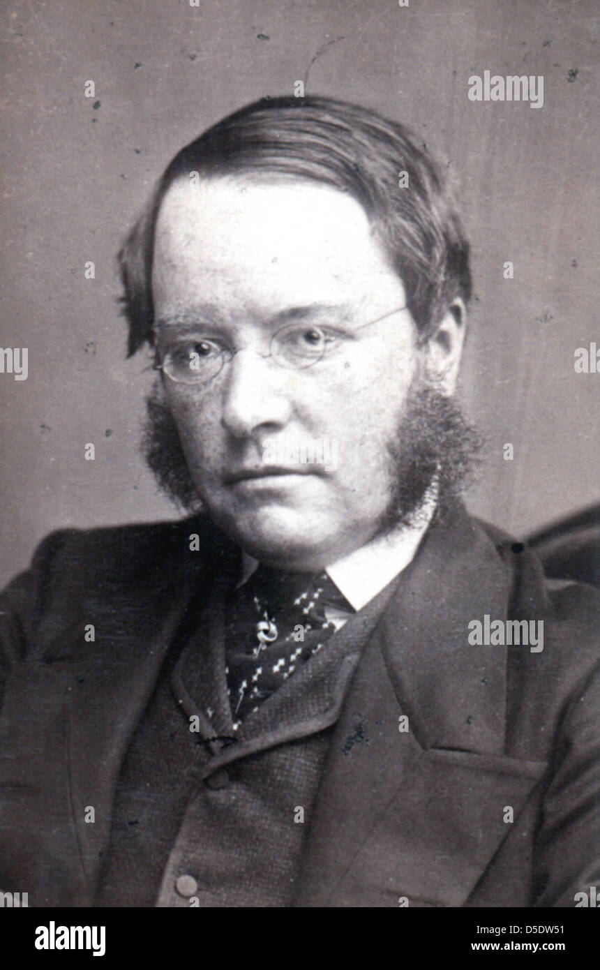 Ein Foto von Lyon Playfair, Baron Playfair, einem Chemiker, der für seine Beiträge zur Wissenschaft bekannt ist. Das Porträt zeigt ihn mit Hammelschnitzel und Brille und zeigt die formale Kleidung der Epoche. Stockfoto
