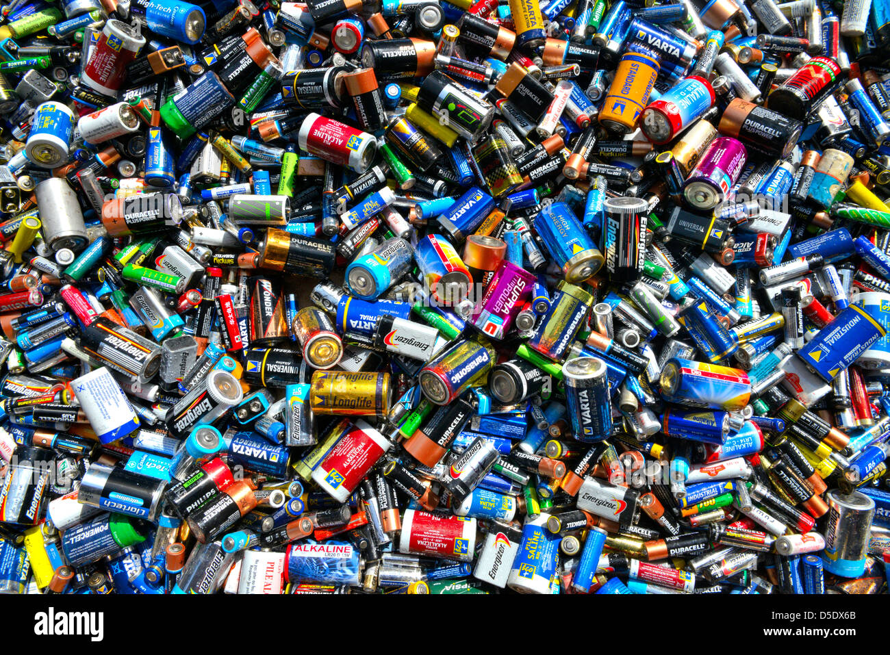 Verbrauchte Batterien. Schrott. Das Recycling. recyceln Stockfotografie -  Alamy