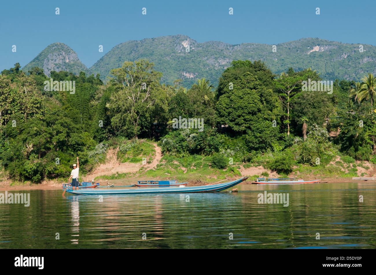 Fischer von Muang Ngoi am Fluss Nam Ou in Laos Stockfoto