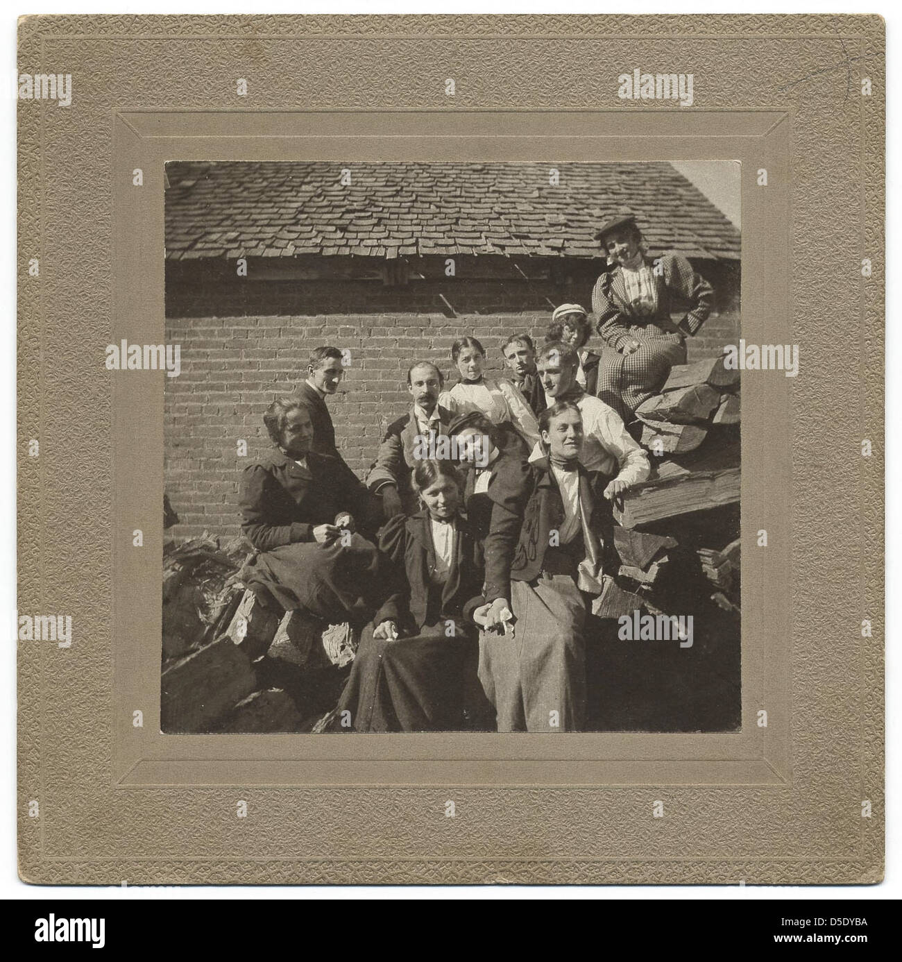 Die St. Paul School of Fine Arts bietet einen Einblick in die Ausbildung des frühen 20. Jahrhunderts, in der Studenten Kunstkurse besuchen. Das Foto zeigt Einwanderer, die an diesen Kursen teilnehmen, und spiegelt die Vielfalt der Schülerschaft wider. Stockfoto