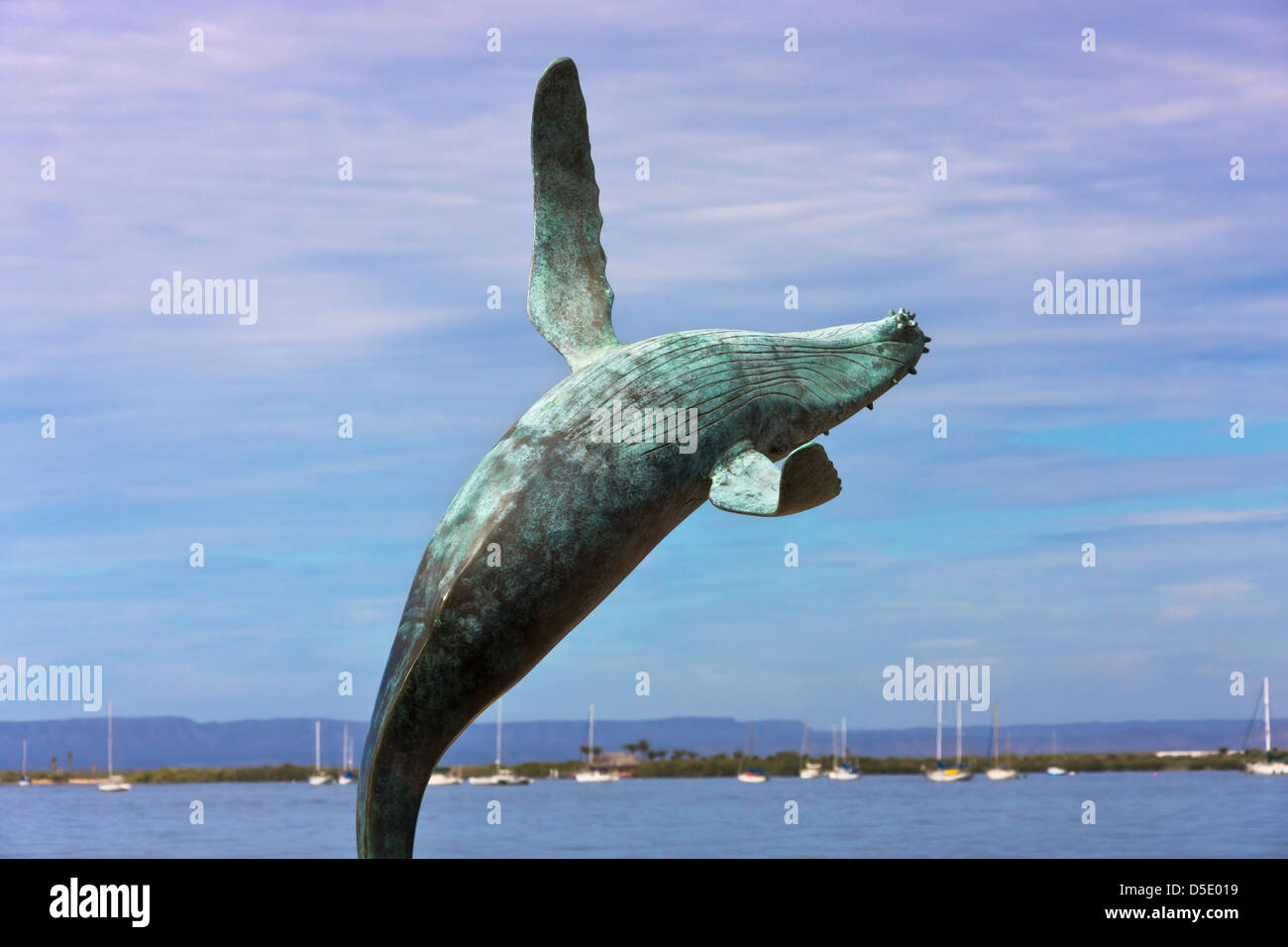 Skulptur von Dolphin auf dem Strand, La Paz, Baja California, Mexiko Stockfoto