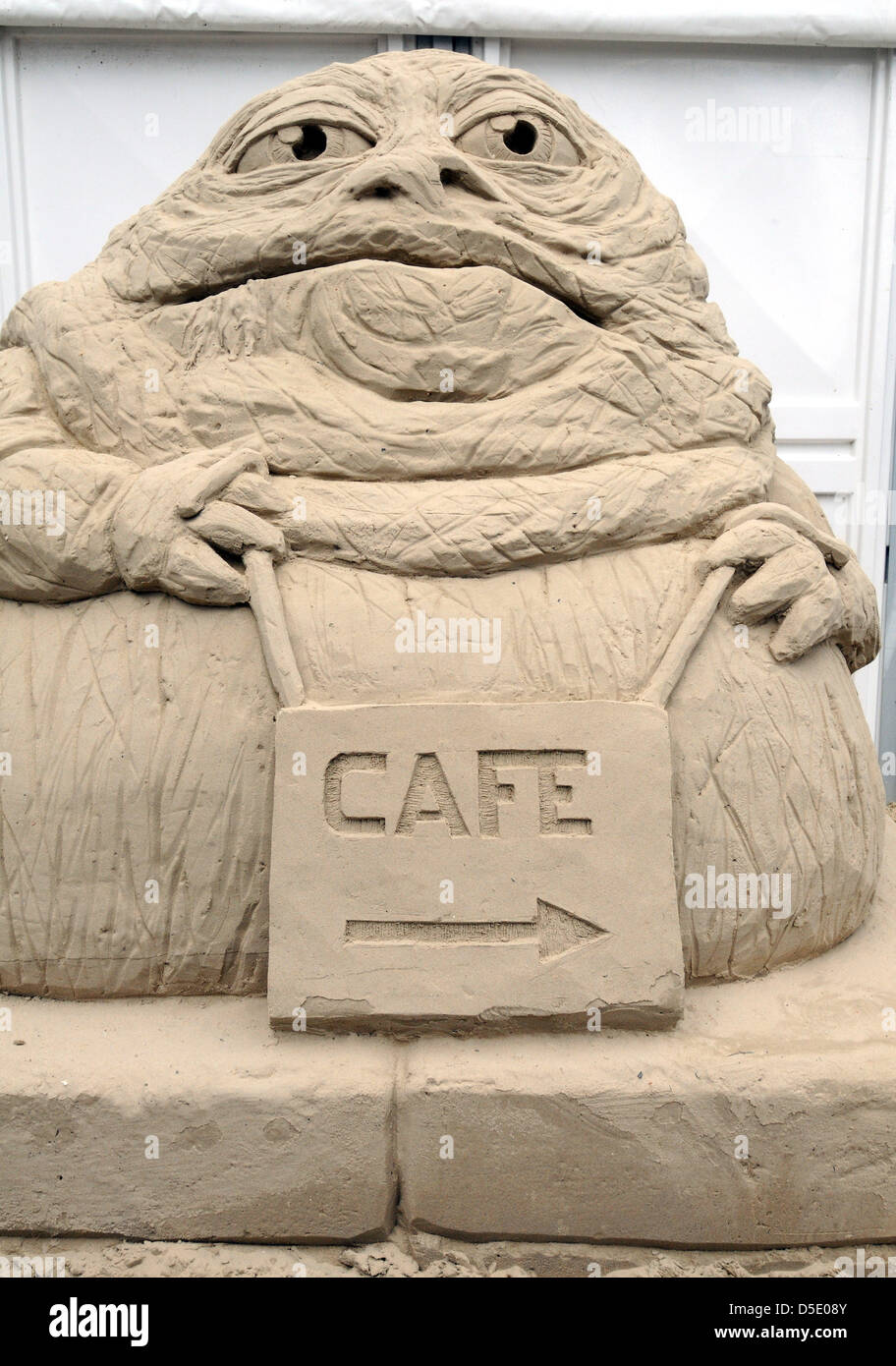 Eröffnung der weltweit ersten Science-Fiction Themen Sandskulpturen Ausstellung bei Sandworld in Weymouth, Dorset, Großbritannien. Stockfoto