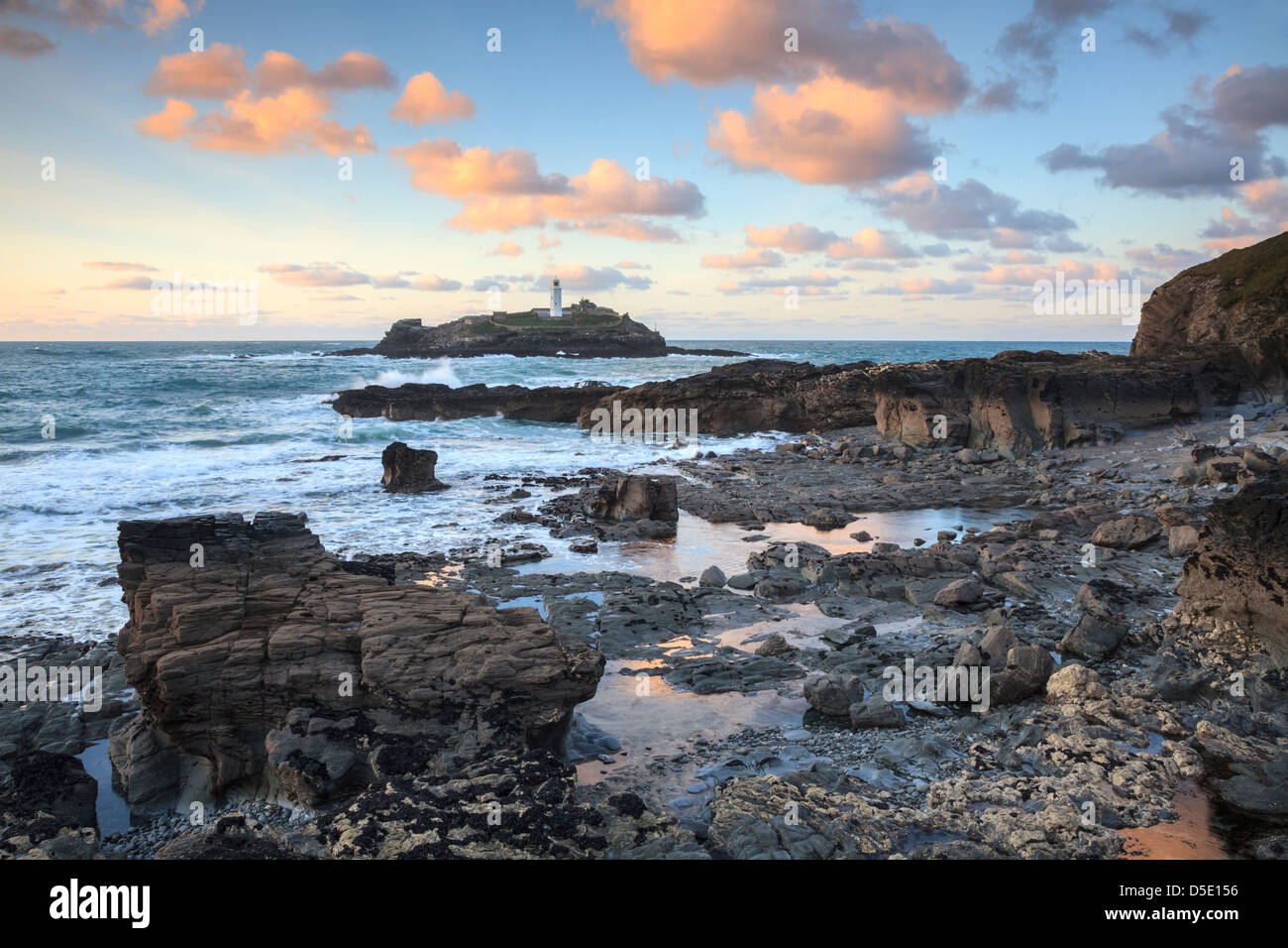 Godrevy in Cornwall St Ives Bay bei Sonnenuntergang aufgenommen. Stockfoto