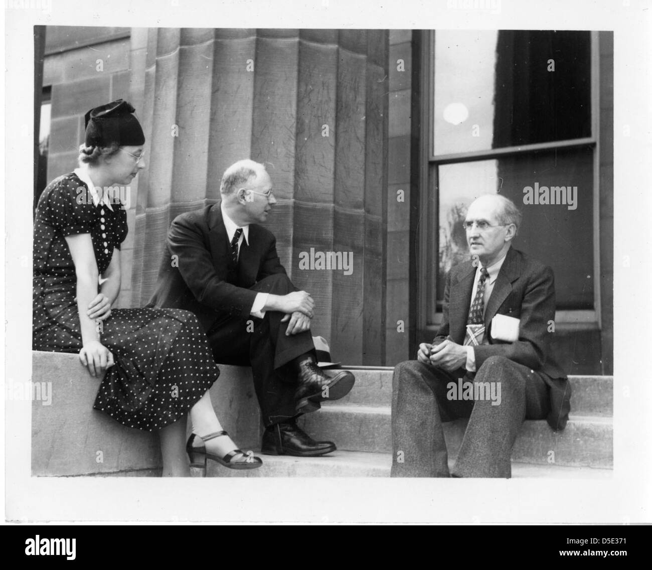 (von links nach rechts): unbekannte Frau; Clark Leonard Hull (1884-1952); und James Burt Bergmann (1873-1943) Stockfoto