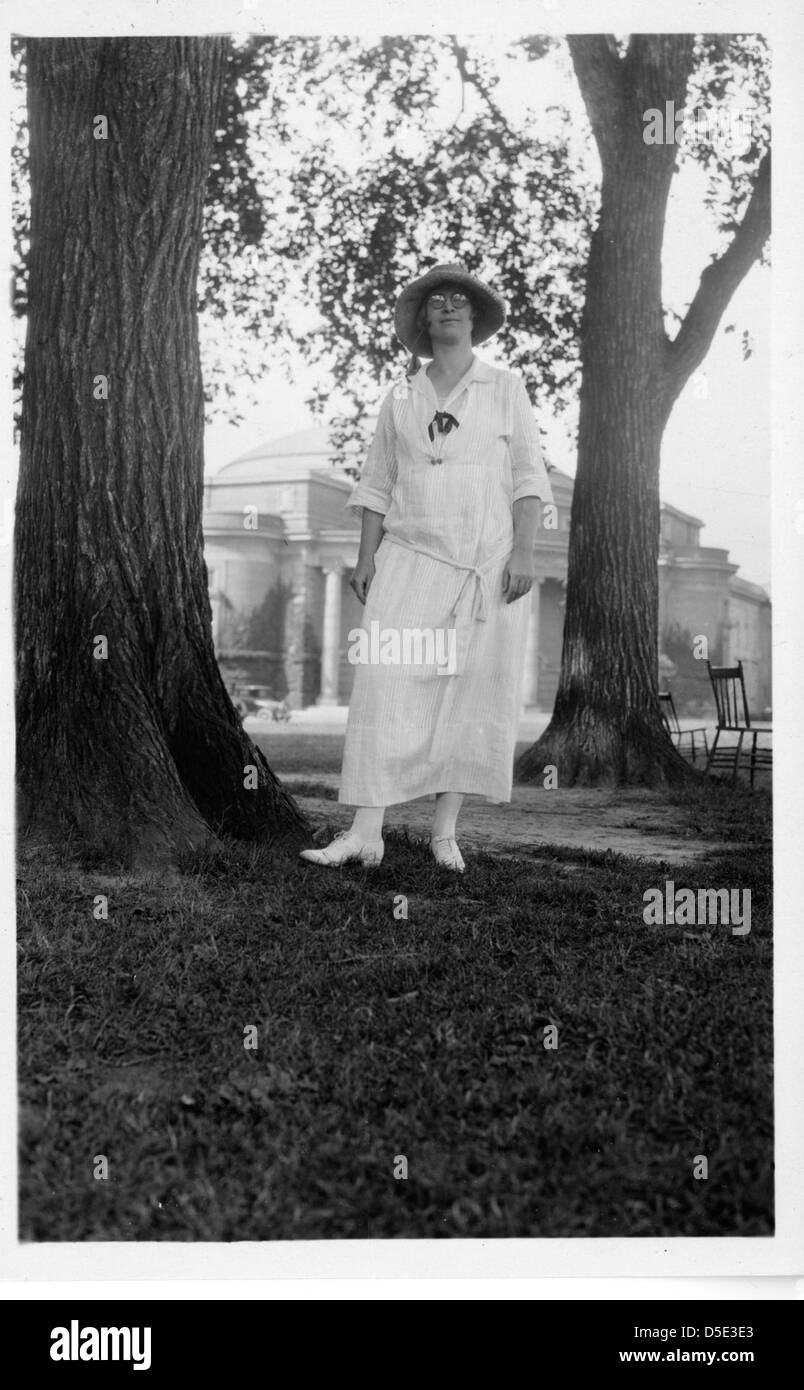 Ein Porträt von Hilda Hempl Heller, einer Bakteriologin des frühen 20. Jahrhunderts, aufgenommen in den 1920er Jahren Hellers wissenschaftliche Arbeit trug zu Fortschritten in der Bakteriologie bei, wobei ihr Bild im Archiv der Smithsonian Institution aufbewahrt wurde. Stockfoto