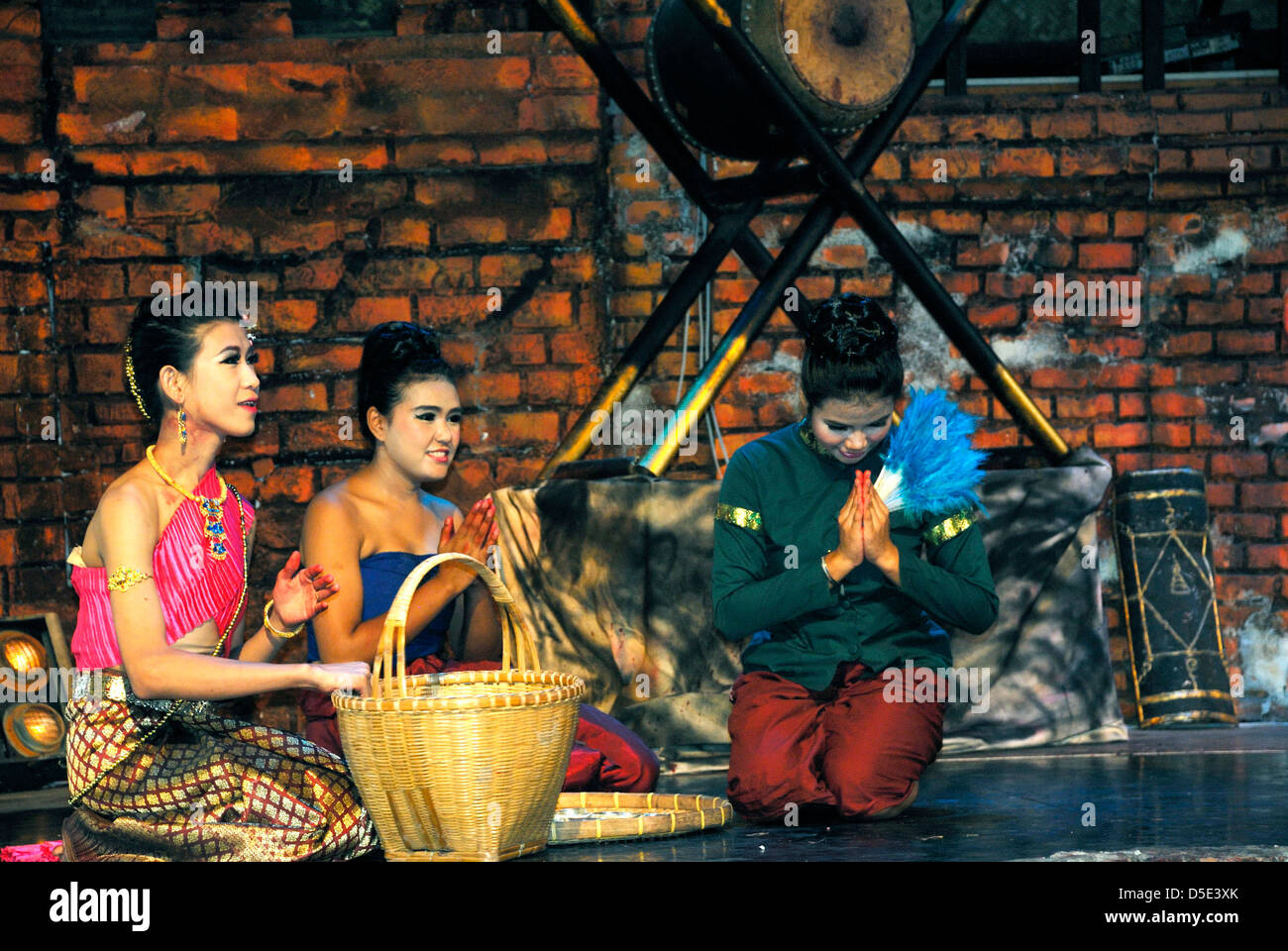 Traditionelle Thai Kostüm inszenierten Show in Ayutthaya Thailand am 02.10.2012 Stockfoto
