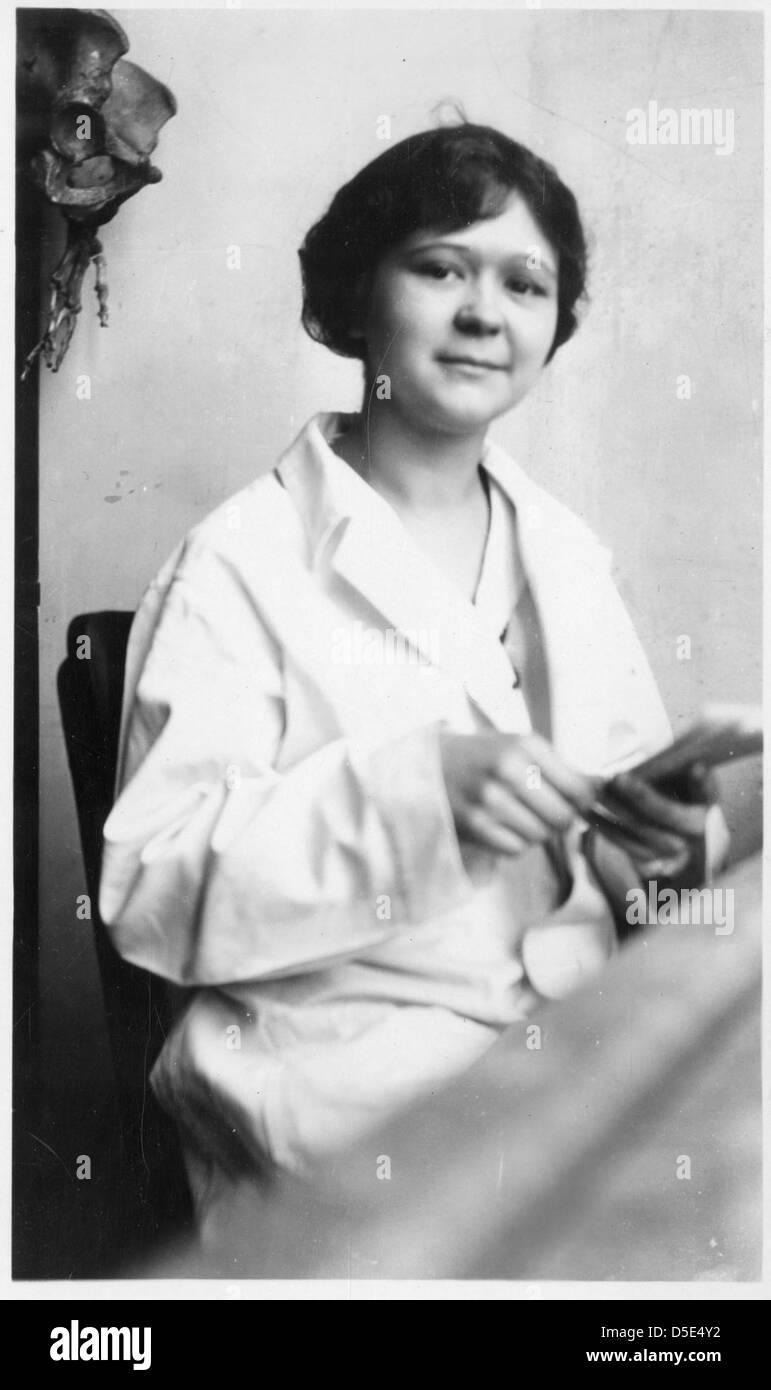Mildred Trotter (1899–1991) war ein US-amerikanischer Anatom und Anthropologe. Sie ist hier an der Washington University abgebildet und zeigt ihre bedeutenden Beiträge auf dem Gebiet der Forensik und menschlichen Anatomie. Stockfoto Mildred Trotter (1899–1991) war ein US-amerikanischer Anatom und Anthropologe. Sie ist hier an der Washington University abgebildet und zeigt ihre bedeutenden Beiträge auf dem Gebiet der Forensik und menschlichen Anatomie. Stockfoto