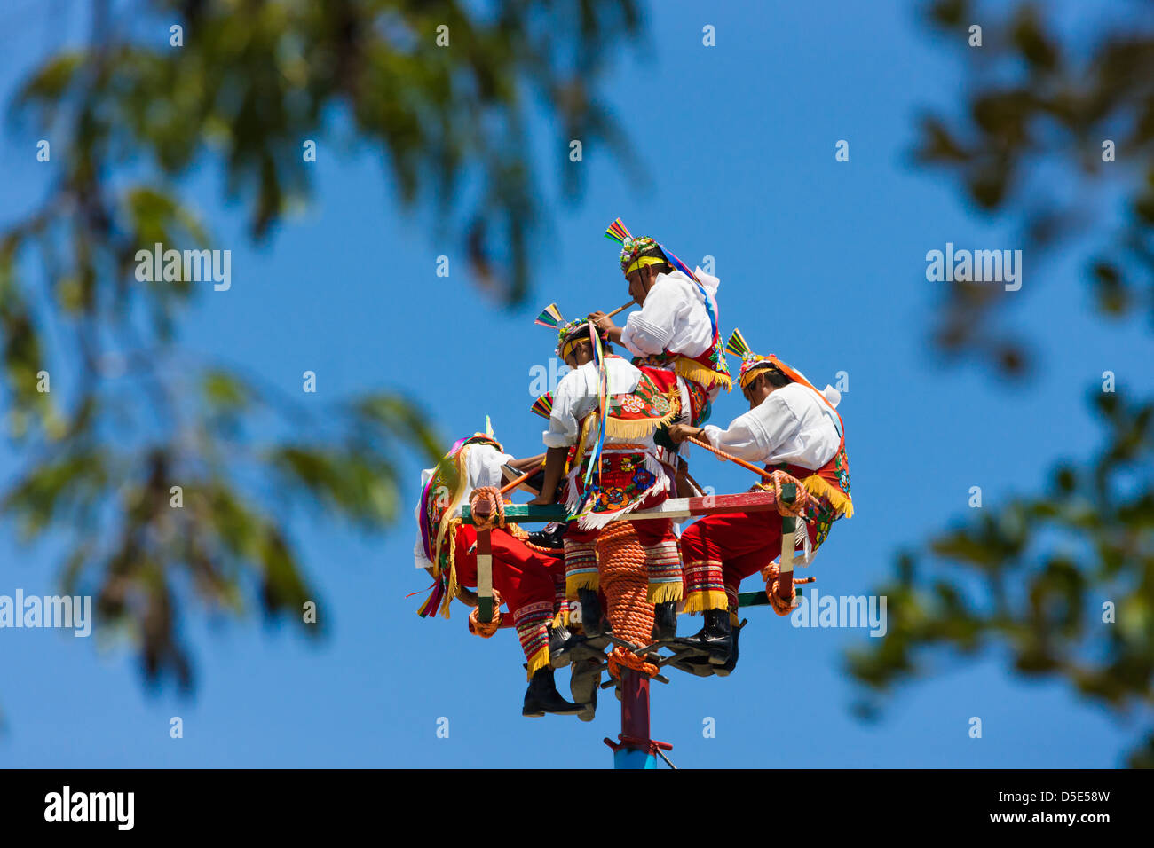 Papantla fliegen Männer Tanz-Performance, Mexiko Stockfoto