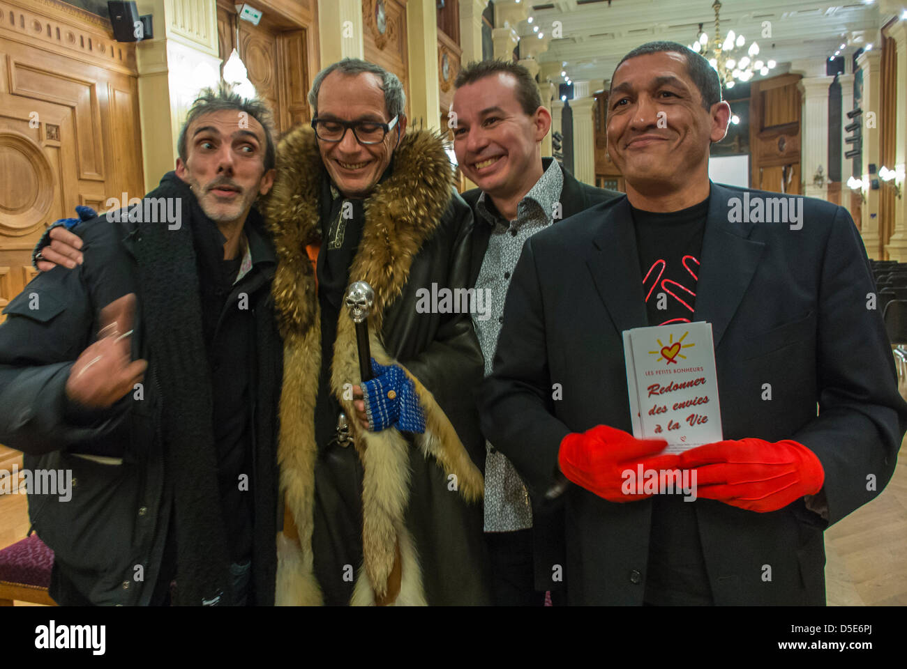 Paris Frankreich, AIDS Portrait Dokumentarfilmer, Maneval mit Fred Navarro, Act Up-Paris, (links), Premier, Woche der AIDS Fundraising durch Sidaction N.G.O, Petits Bonheurs Stockfoto