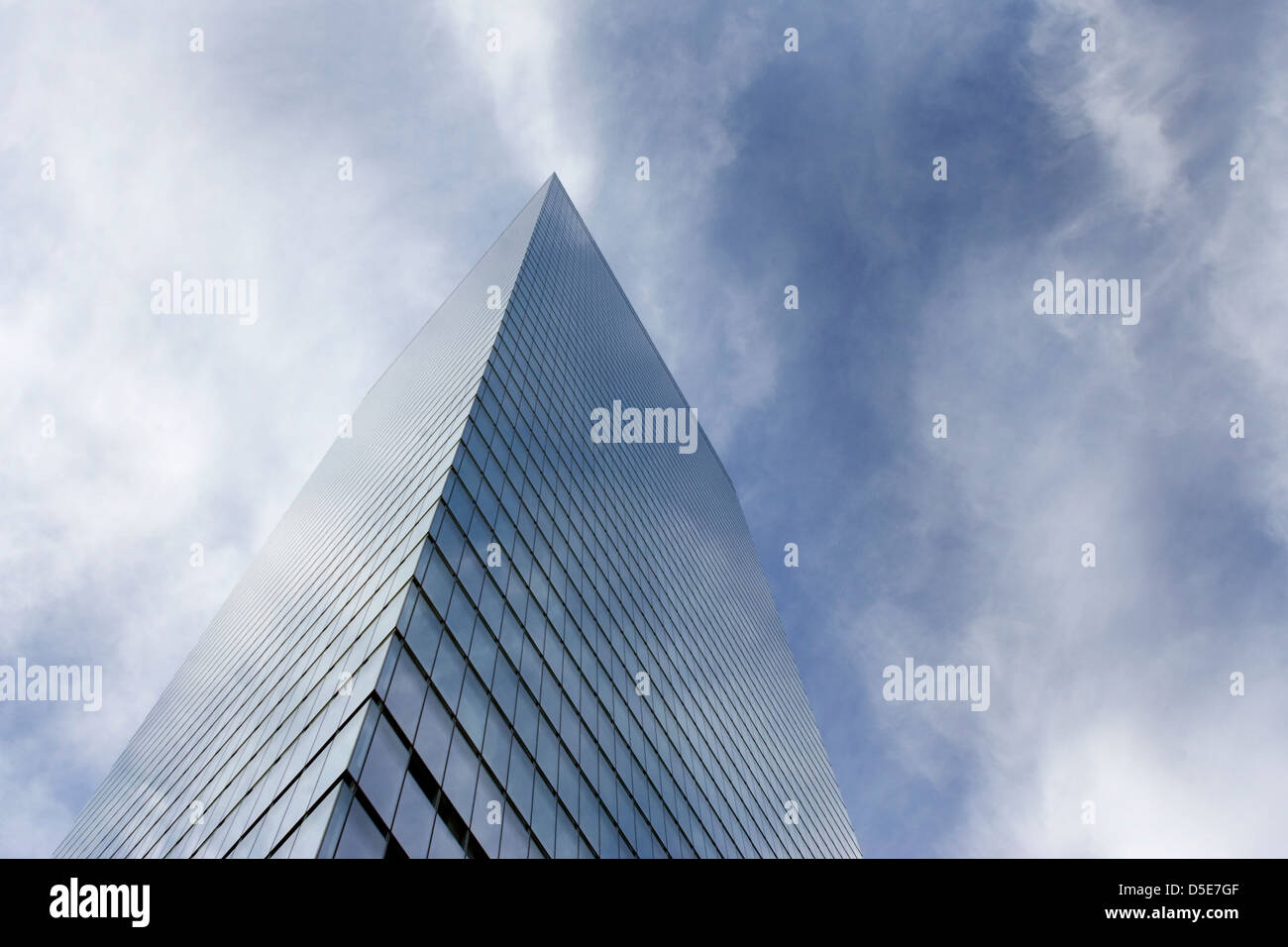 Das World Financial Center Plaza in Brookfield Platz, Bürogebäuden gegen den blauen Himmel und Wolken Stockfoto