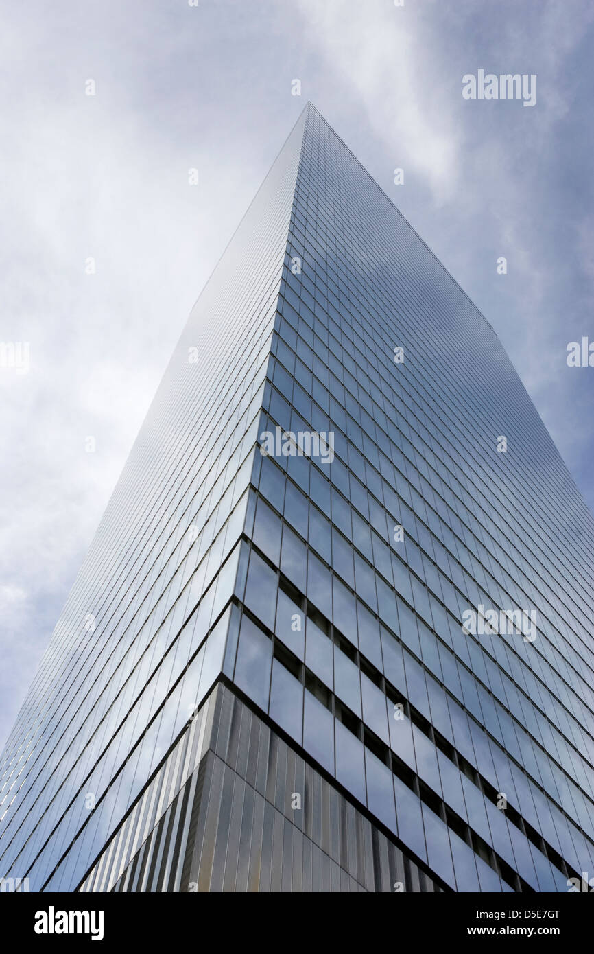 Das World Financial Center Plaza in Brookfield Platz, Bürogebäuden gegen den blauen Himmel und Wolken Stockfoto