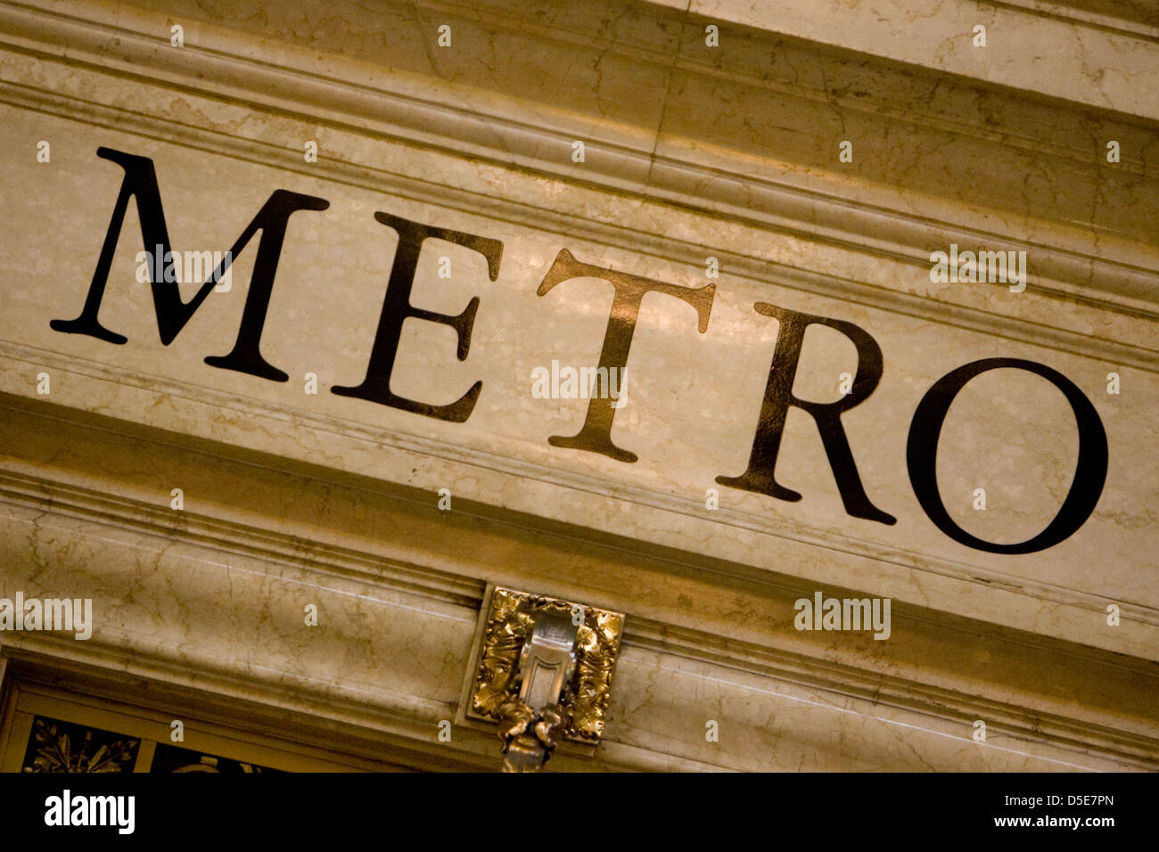 Ein Metro-Schild über dem Ticketschalter für die U-Bahn am Grand Central Terminal Bahnhof Stockfoto