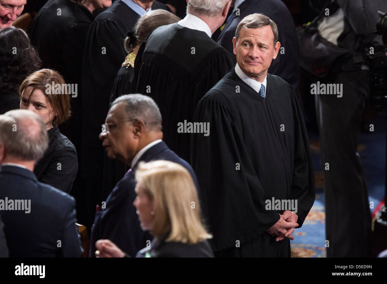 Warten Sie John Roberts, Oberrichter des Obersten US-Gerichtshofes für den Beginn der Rede zur Lage der Nation auf dem Capitol Hill. Stockfoto
