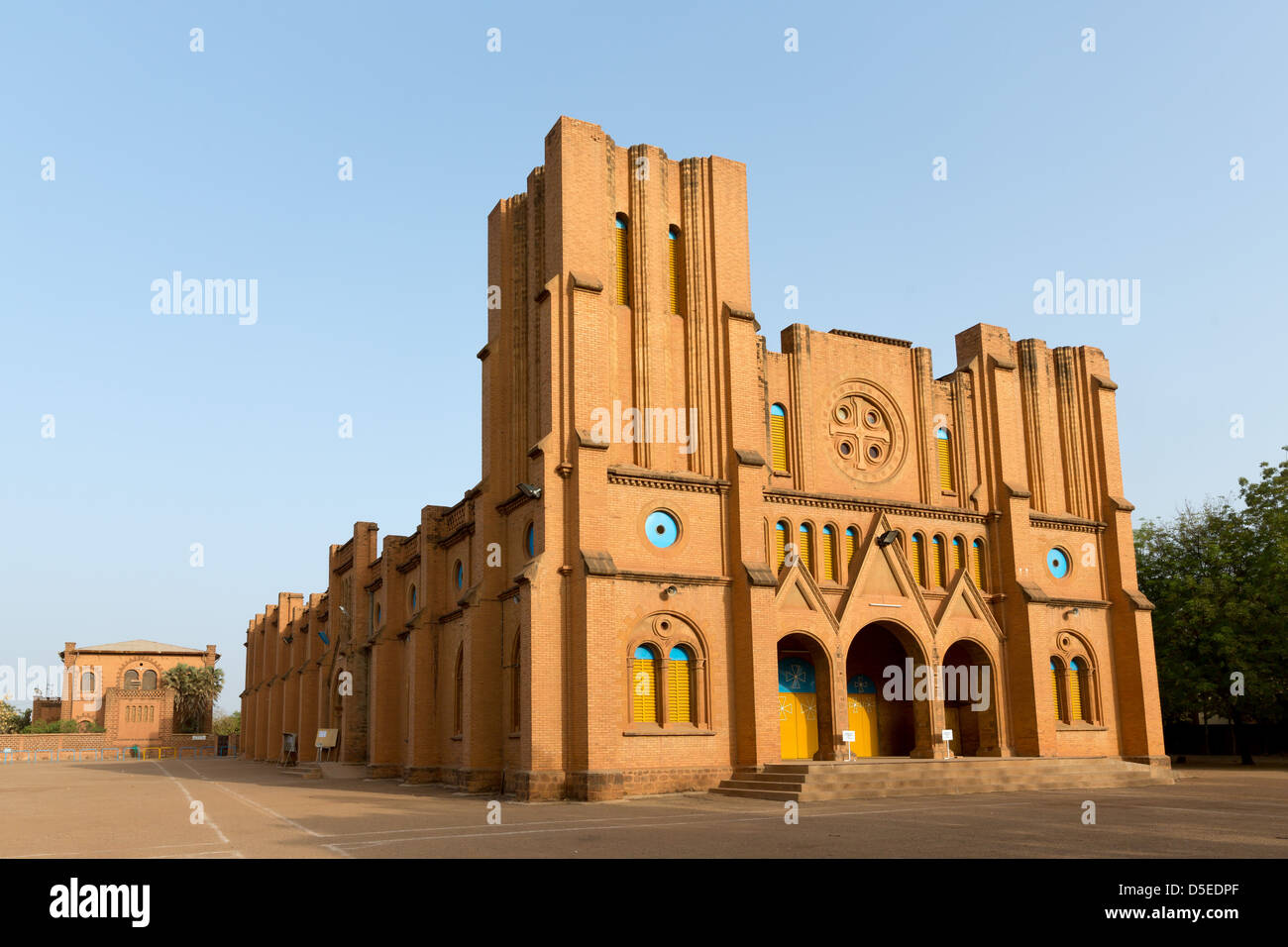 Die Ouagadougou-Kathedrale, erbaut in den 1930er Jahren gehört zu den größeren Kathedralen in Westafrika. Ouagadougou, Burkina Faso, Stockfoto