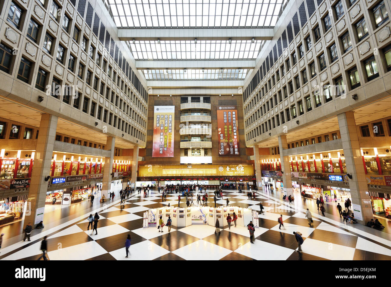 Innere des Taipei Hauptbahnhof. Stockfoto