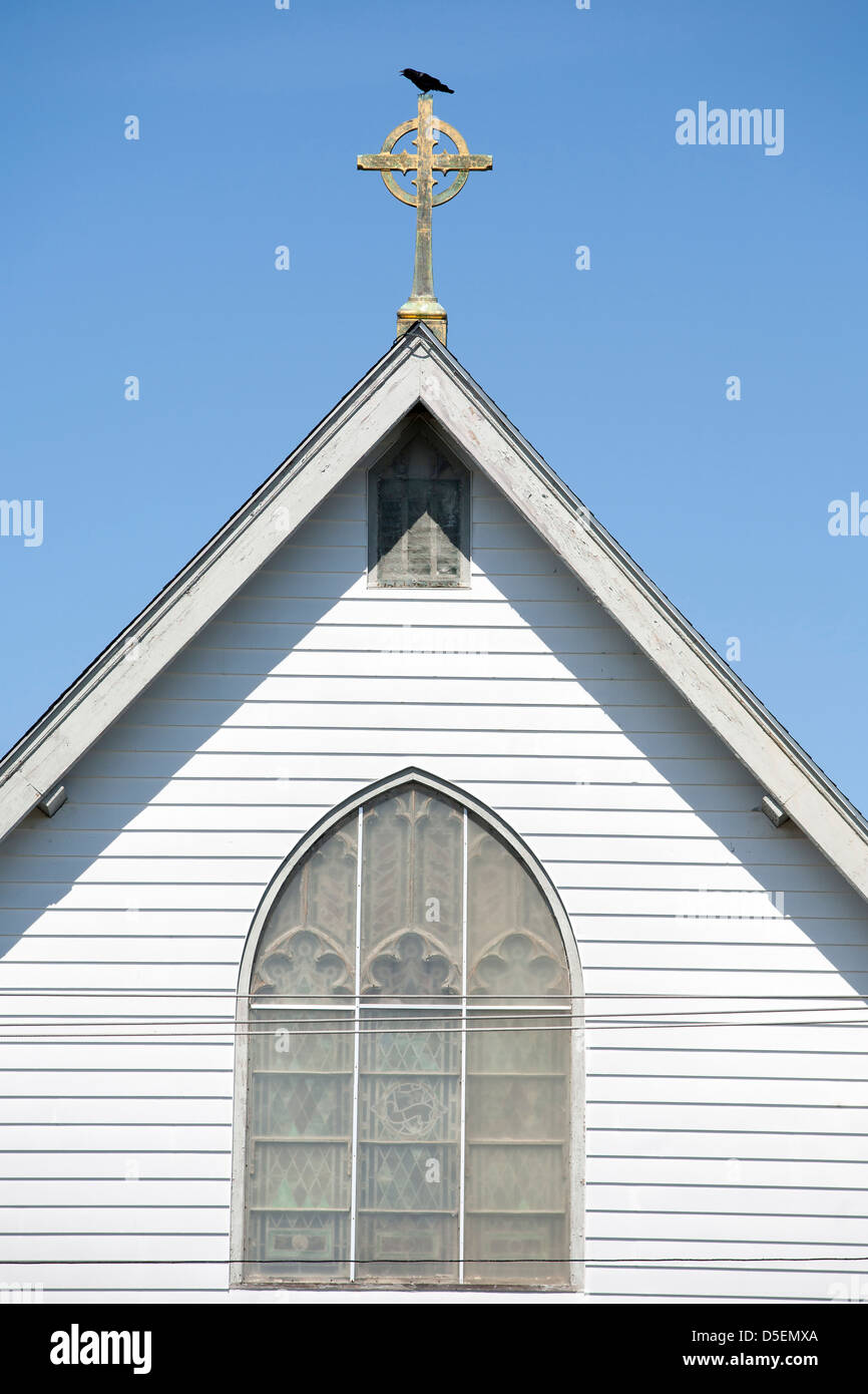 Die weiße Kirche mit einer Krähe auf das Kreuz. Hampton Beach, New Hampshire, USA Stockfoto