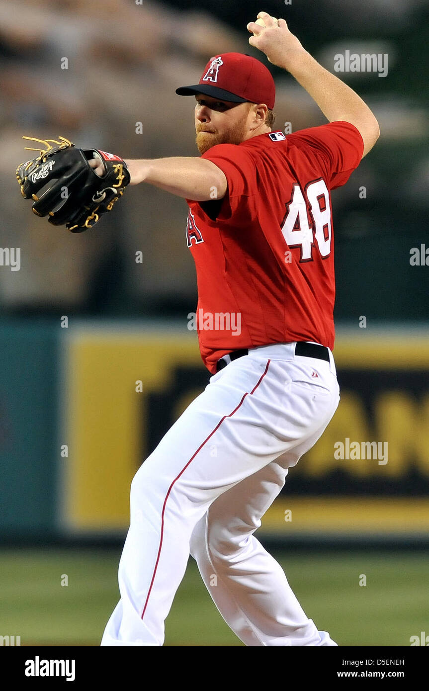 Anaheim, Kalifornien, USA. 30. März 2013. Angels' Tommy Hanson #48 Stellplätze während der Vorsaison Hauptliga-Baseball-Spiel zwischen den Los Angeles Dodgers und den Los Angeles Angels of Anaheim im Angel Stadium in Anaheim, Kalifornien. Josh Thompson/Cal-Sport-Medien Stockfoto