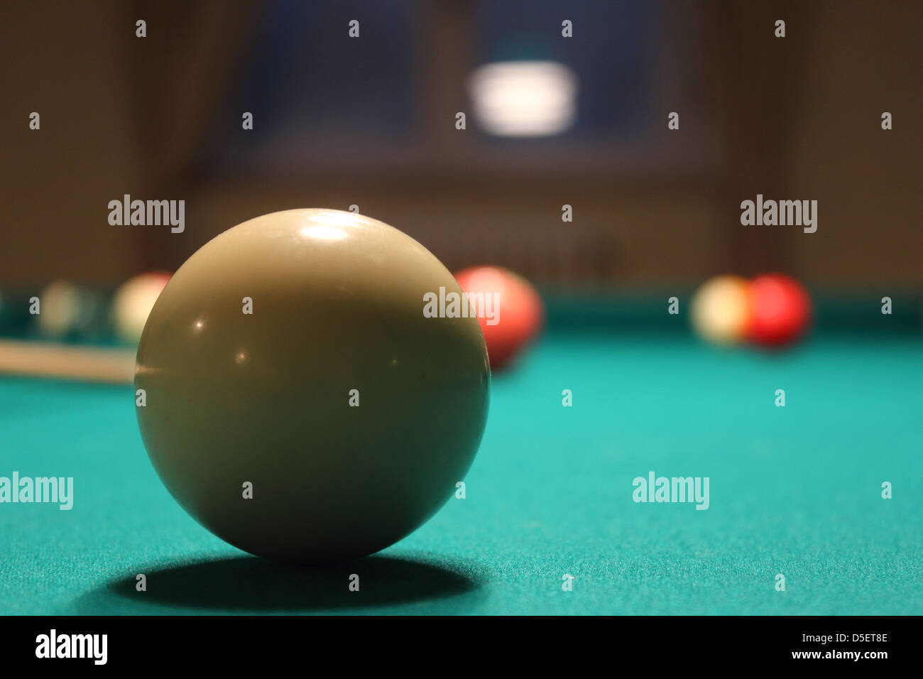Billard Billardtisch mit Kugeln, Licht und Schatten Stockfotografie Alamy