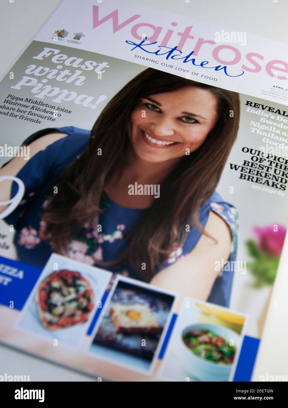 Waitrose Küche Magazin mit Spalte von Pippa Middleton geht auf den Verkauf, London Stockfoto