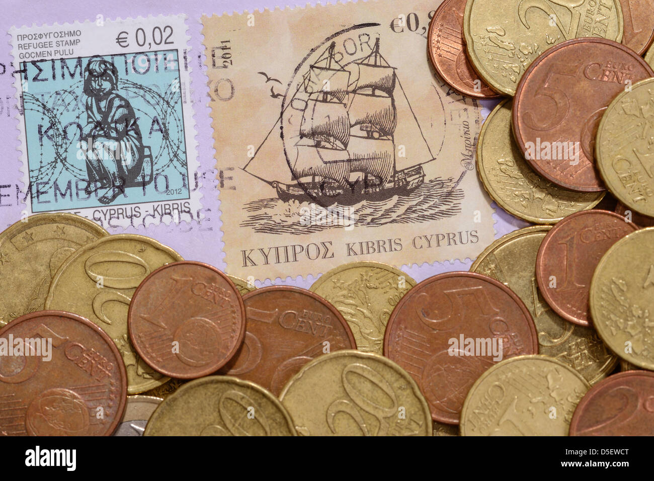 Euro-Münzen und Briefmarken von Zypern Stockfoto