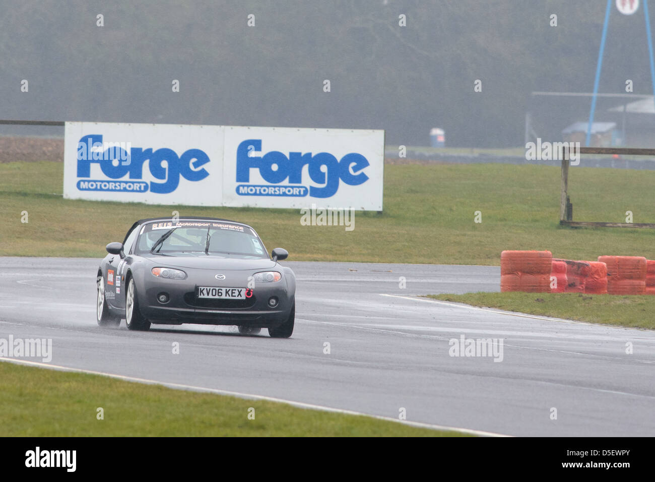 Ein Autorennen rund um Schloss Combe Rennstrecke auf den Bristol Motor Club Great Western Sprint 2013. Stockfoto