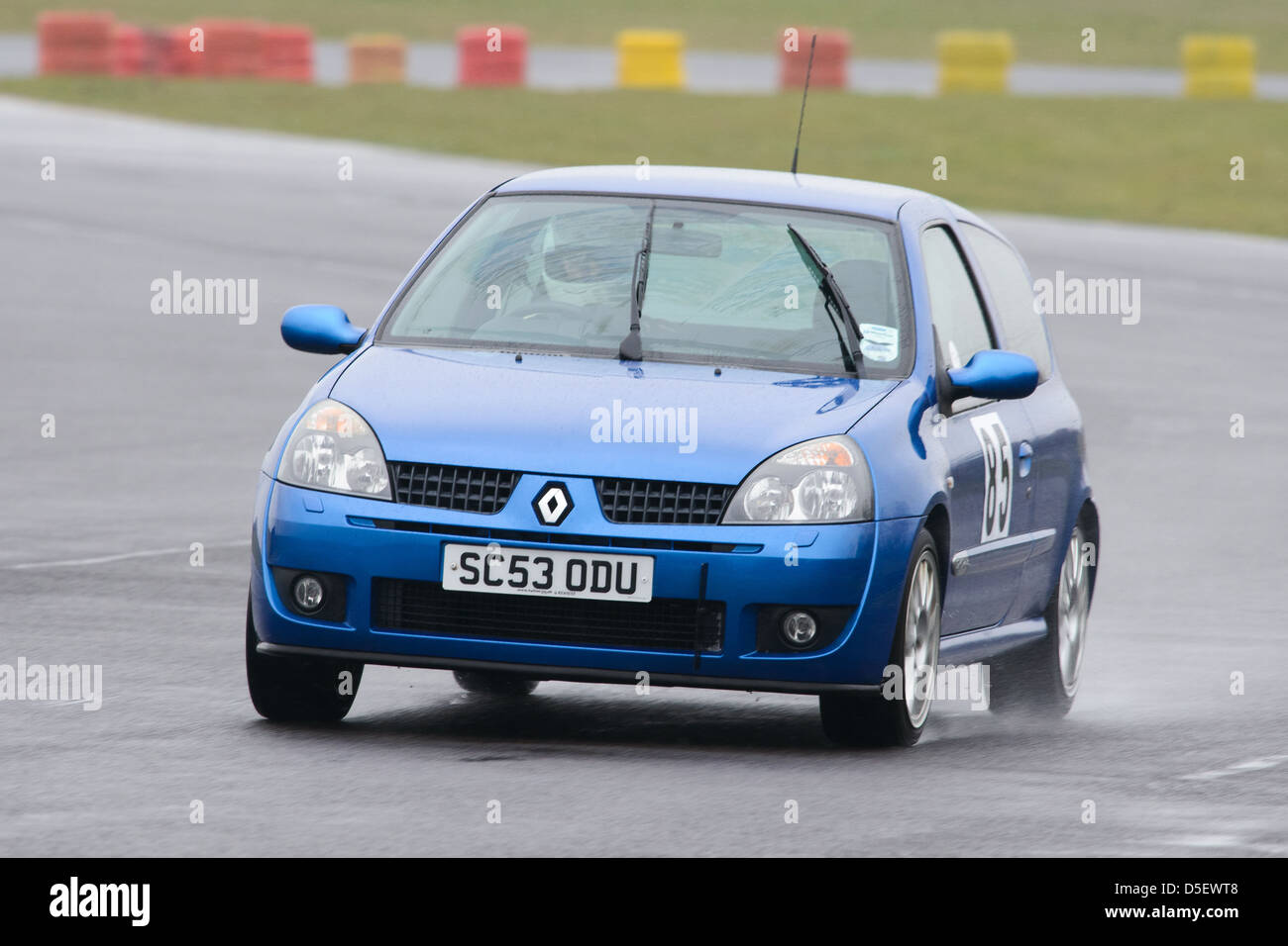 Ein Autorennen rund um Schloss Combe Rennstrecke auf den Bristol Motor Club Great Western Sprint 2013. Stockfoto