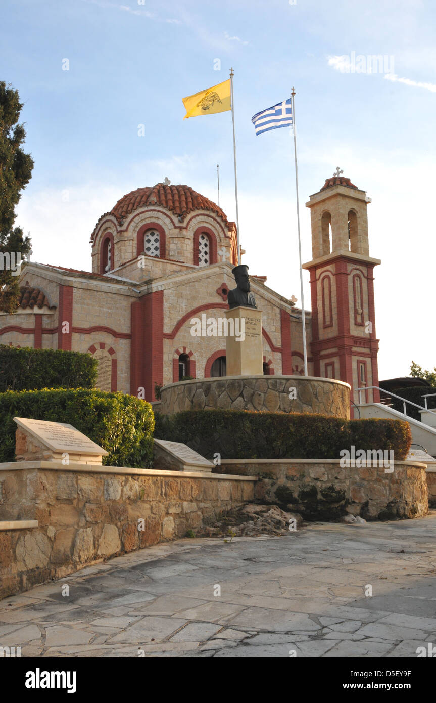 Die Kirche des Heiligen Georg. General Georgios Grivas Diginis, Anführer der EOKA (1955-59) Zypern gewidmet. Stockfoto