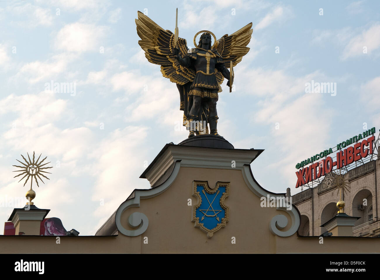 Erzengel Michail, Platz Der Unabhängigkeit (Maidan Nezalezhnosti), Kiew, Ukraine Stockfoto
