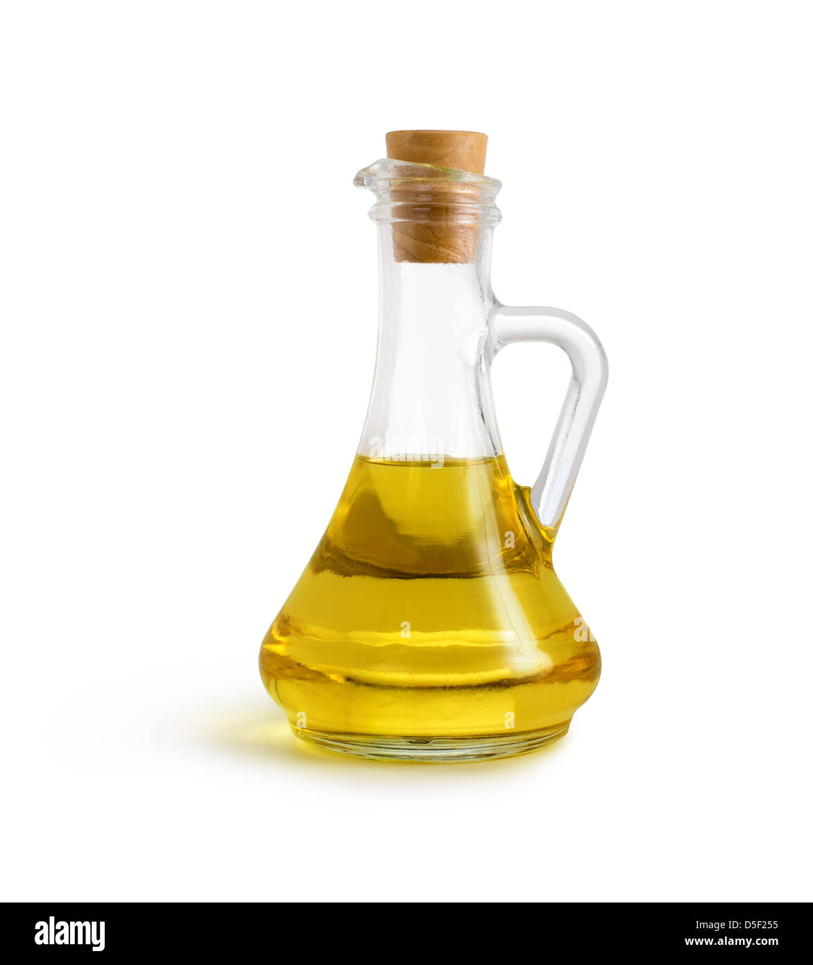 Olive Pflanzenöl in Glaskrug isoliert auf weiss mit Beschneidungspfad enthalten Stockfoto